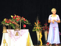 A Christmas journey in flowers