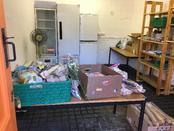 Free food donations help hundreds of people