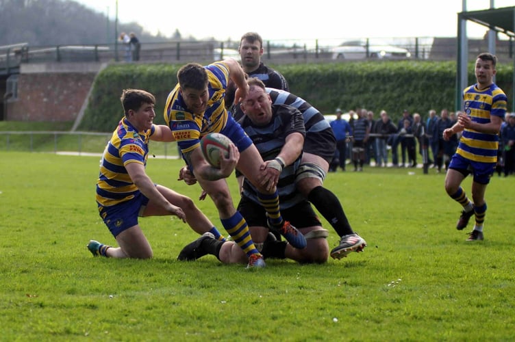 Rhys Evans secures the bonus point try for Monmouth