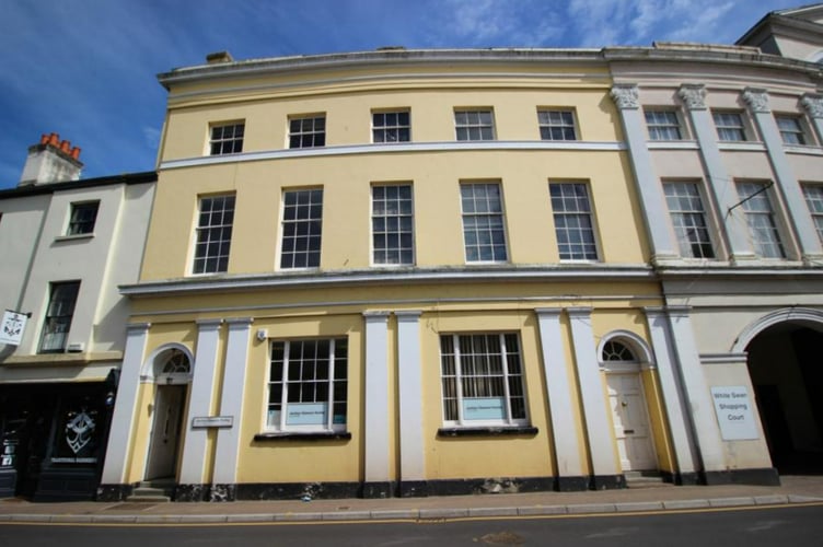 period monmouth 