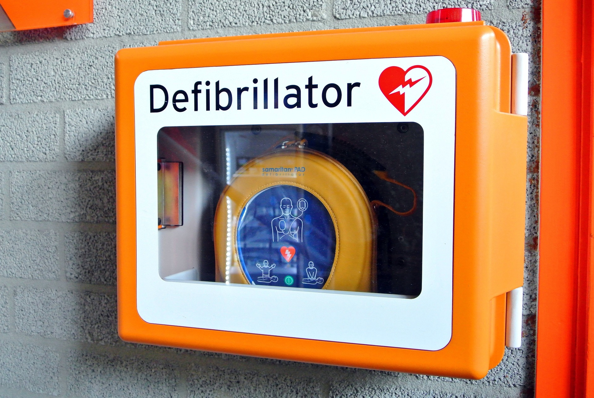 Riverside Hotel Hosts Monmouth's new Defibrillator