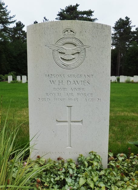 Gravestone of WH Davies subject to appeal from John Heideman in letter to the Beacon