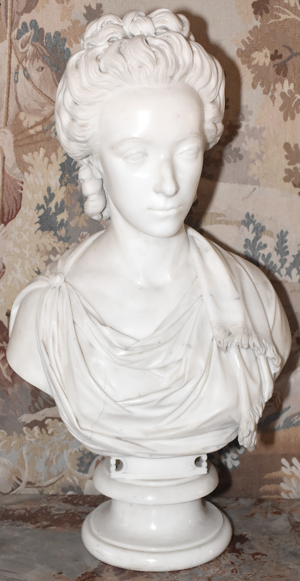 Record auction sale sees £52,000 bid for bust