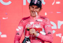 Thomas moves step closer to Giro glory