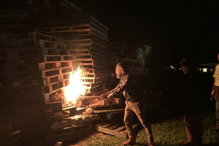 Mayor lights the bonfire