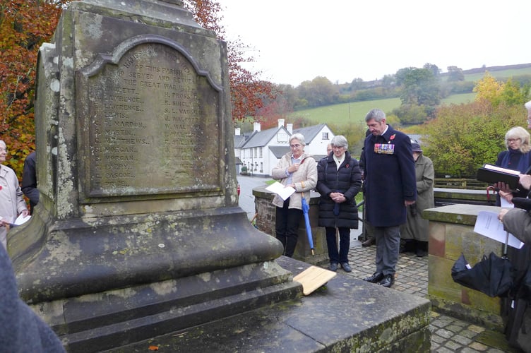Robin McCleary OBE lays the wreath