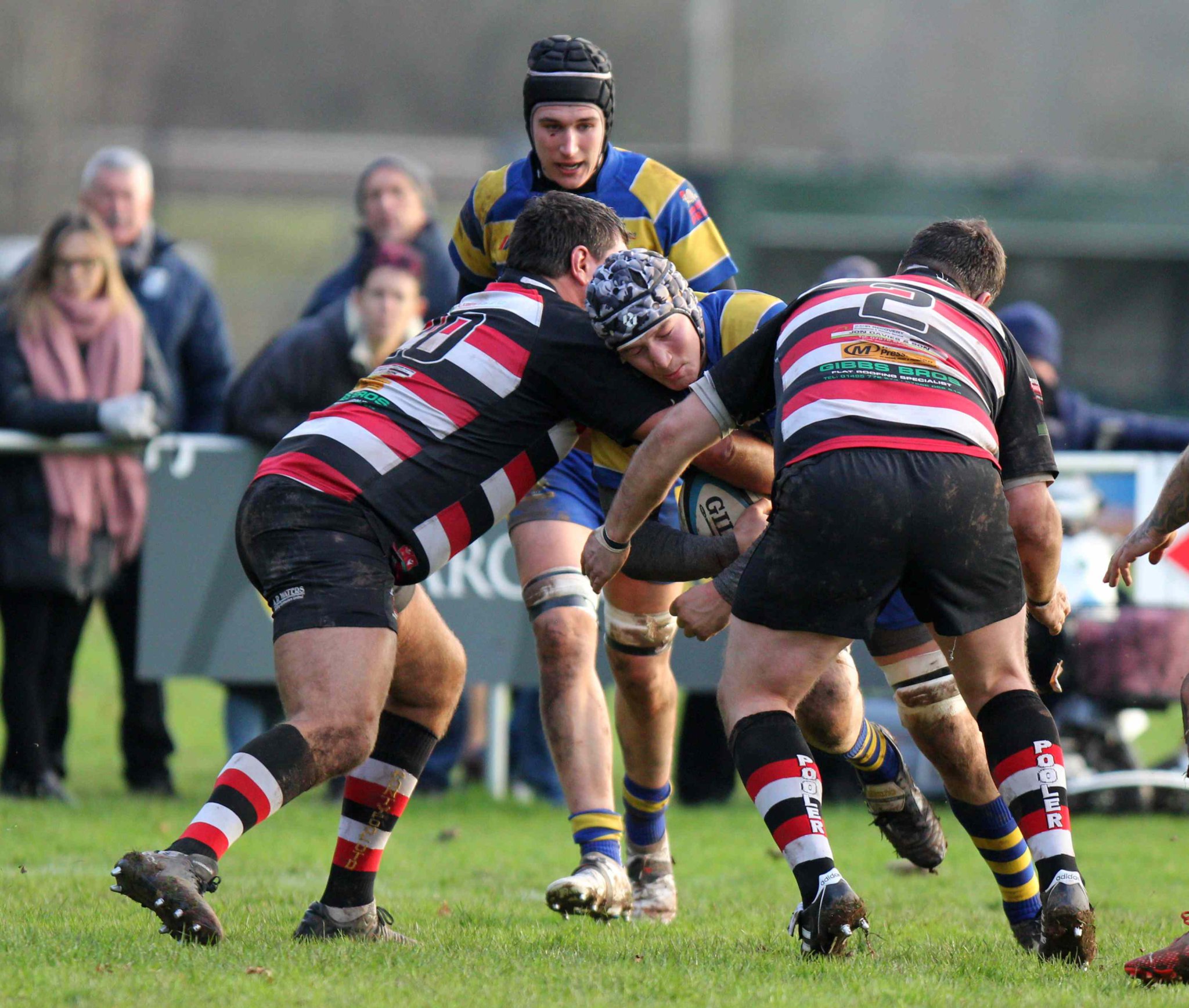 Mon rule Pool in tight win