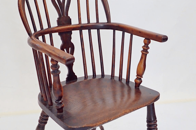 Early Windsor Elm Chair 