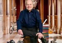Clive anderson set to 'wonder' into Savoy with hit podcast