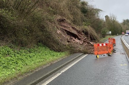 A40 traffic merge to move over Dixton roundabout