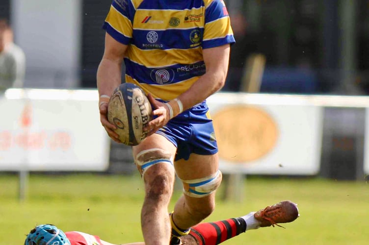 Monmouth Man of the Match Kester Mobbs-Morgan counter attack