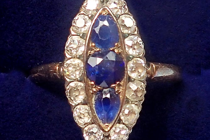 Antique Sapphire & Diamond Ring 