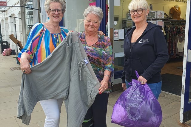 Slimming World members donate slimmed-out clothing to charity