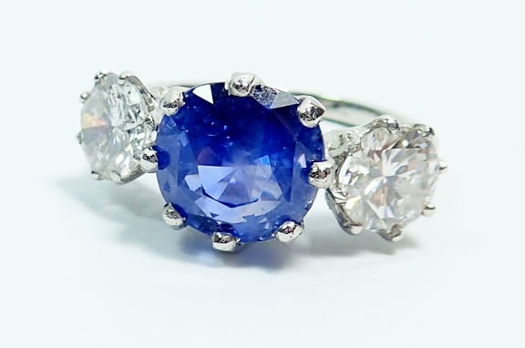 Fine Sapphire & Diamond Ring