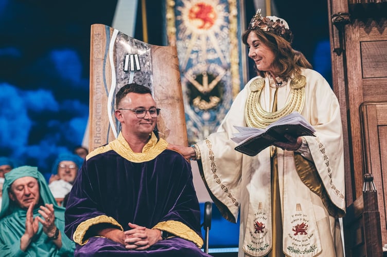 Eisteddfod Ennillydd Cadair Chair Winner