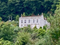 Showman loses bid for bungalow beside listed former hotel