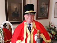 Oh nay, oh nay – town crier told to shut up and shove off 