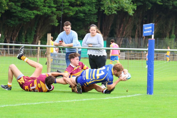 Harry Whelan scores Monmouth;s opening try of the season and game