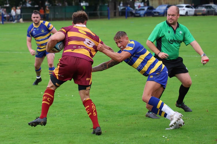 Ollie Scriven gets to grips with Rob Dudley-Jones
