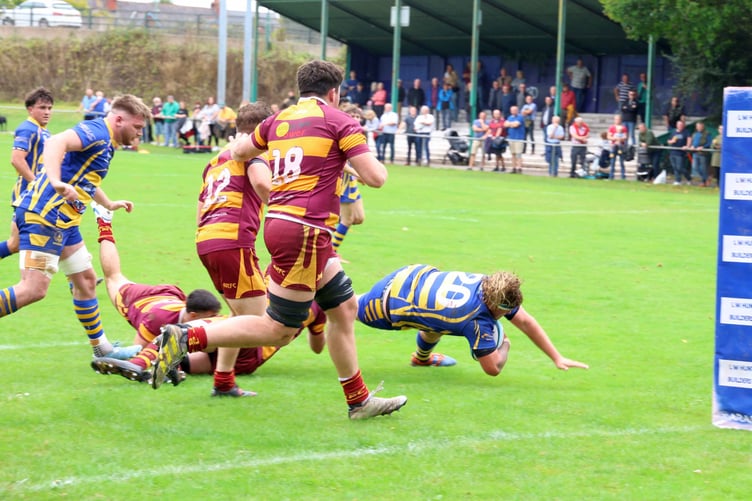 Mattie Cotton breaks a tackle to cross and score