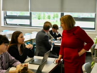 Education minister visits school to see online learning project