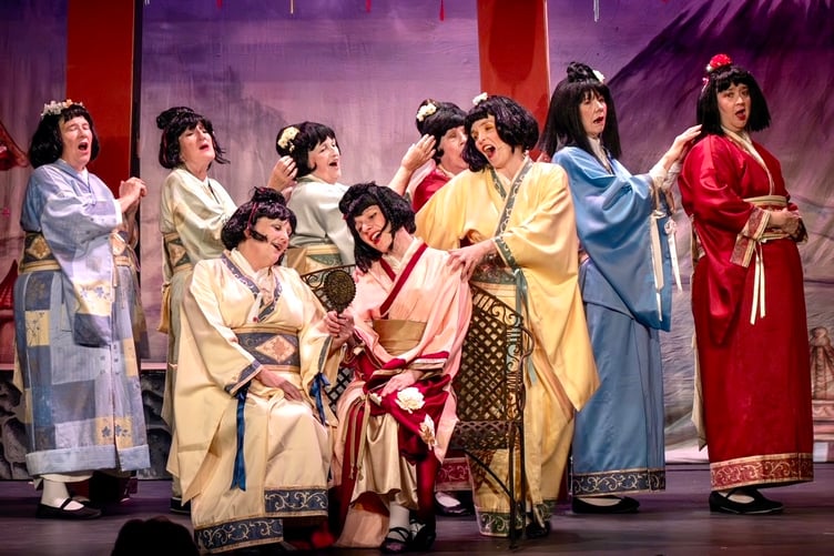 One audience member described MMT's production of The Mikado as a "fabulous show with a fantastic cast and orchestra".