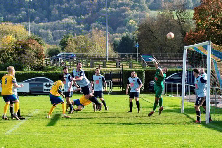 Monmouth Town go close against Pill