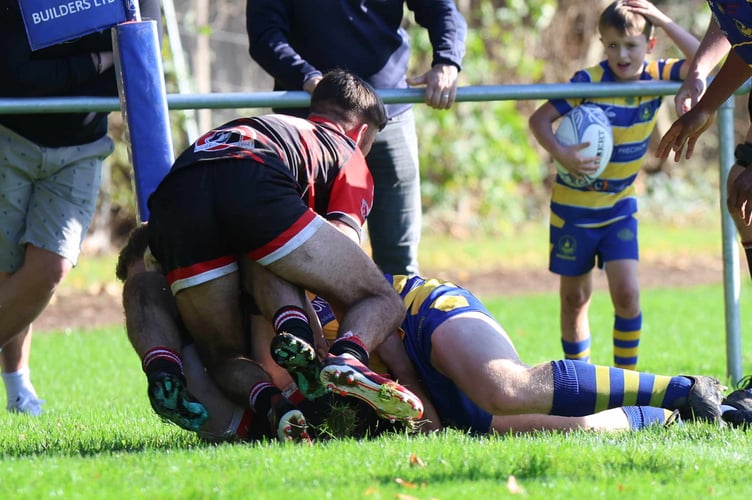 This Harry Whelan (hidden) try gave Monmouth a Half Time lead
