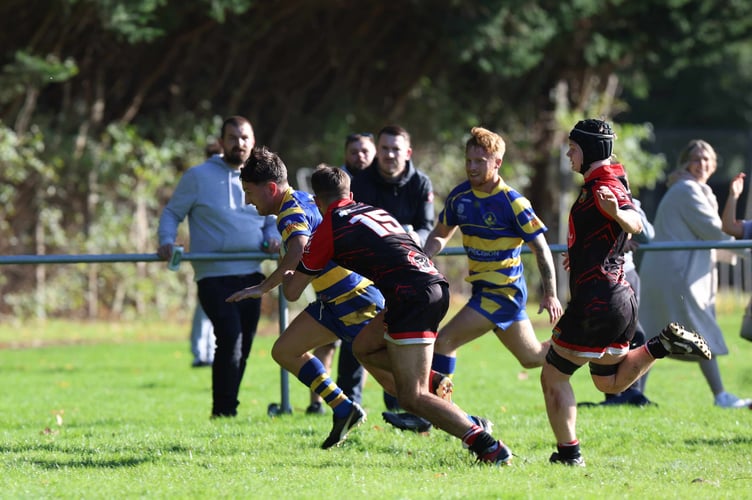 Dan Dunmore sprints through for the first of his two tries