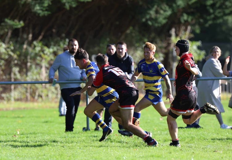 Dan Dunmore sprints through for the first of his two tries