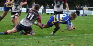 Leaders out-Foxed in seven-try thriller 