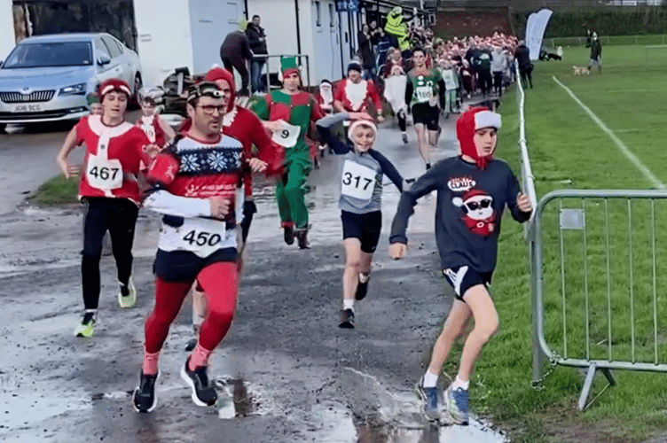 Hundreds turned out for the Santa fun run in Monmouth today