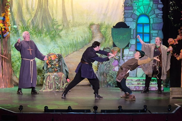 Sword fight with Robin Hood (Chez Dunford) and Guy of Gisbourne (Greg Densham), plus Little John (Nicholas Benjamin), Friar Tuck (Jon Geoffrey) and Clever Dick (Orlena Johns)