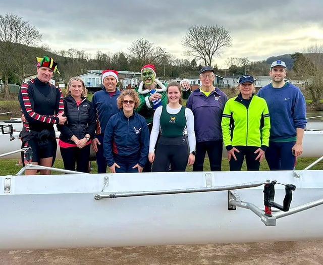 Plum puddings to the f-oar in festive races