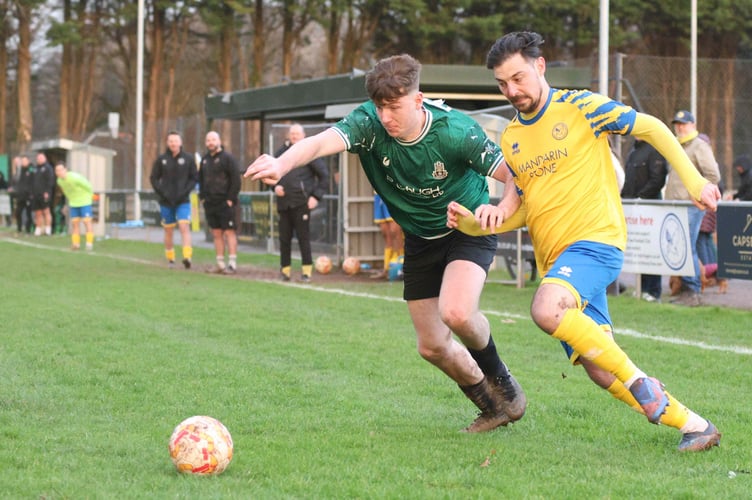 Elliott Ford attacks for the Kingfishers