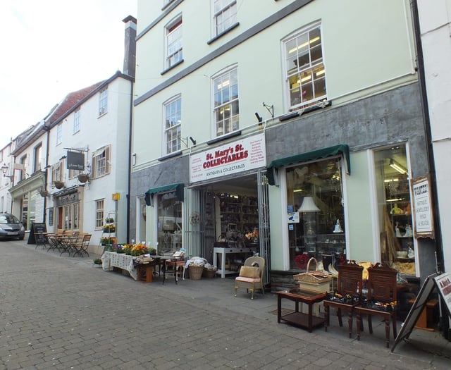 Police hunt man for fouling outside shop