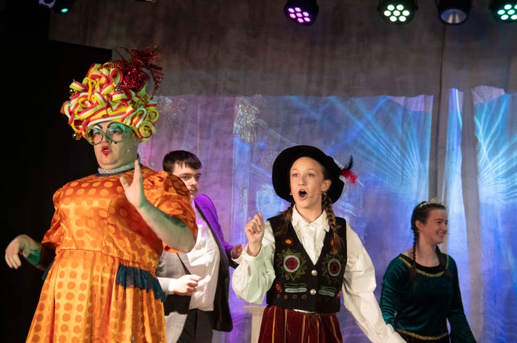 Dame Edna Average (Nick Taylor) and  Finn (Daisy Zebracka).