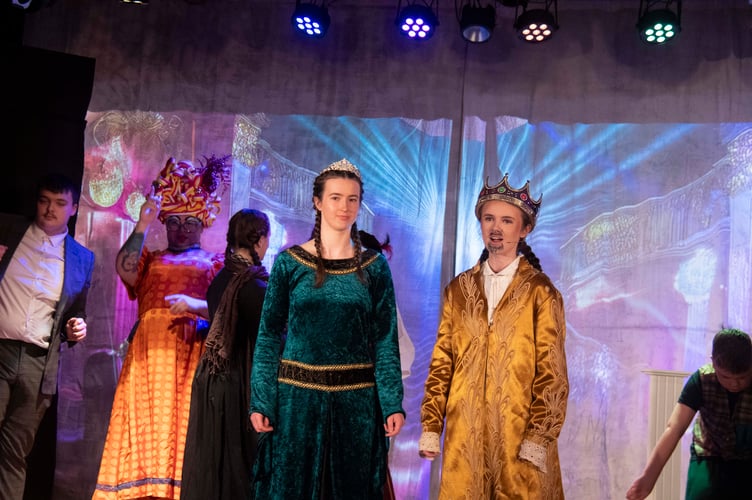 Queen Gentley (Zara Davies) and King Gentley (Mia Taylor).