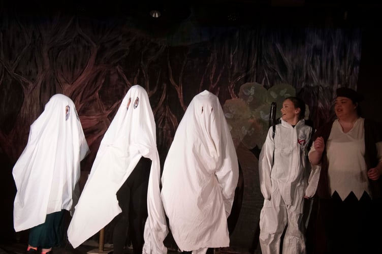 There are ghosts in the deep, darkwoods