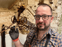 Sculptor Gabriel seeks Forest heroes  