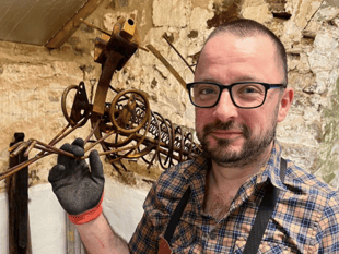 Sculptor Gabriel seeks Forest heroes  
