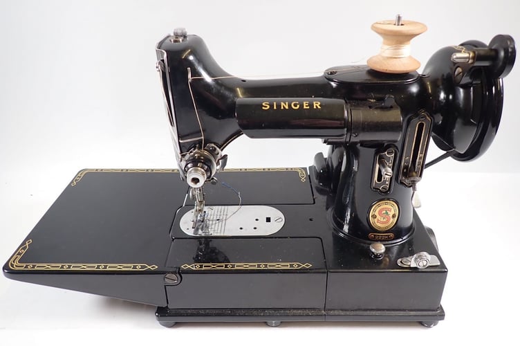 Singer Sewing Machine 222K