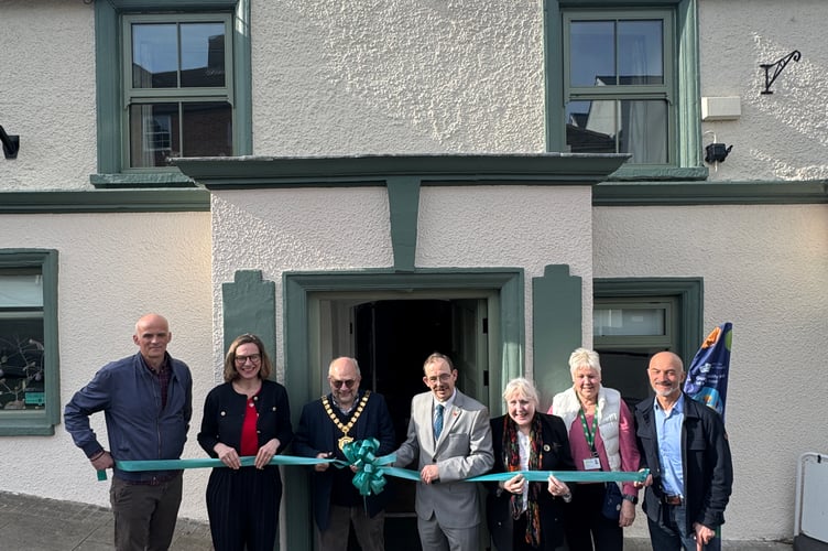 MP Catherine Fookes along with other members at the grand opening. 
