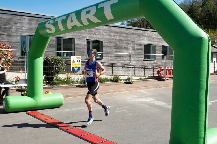 Former OM Henry Evans first over the line in a record-breaking 39.25m