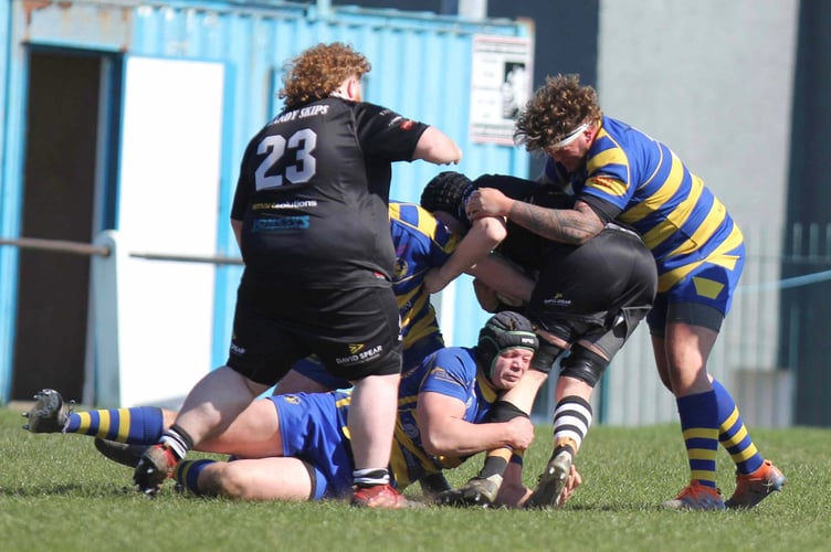 Shaun Hobbs and Mattie Cotton double up in defence