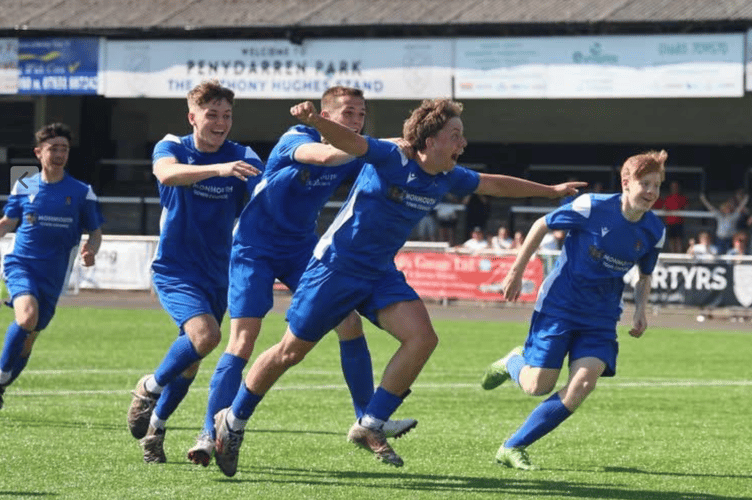 It's there - players celebrate taking the lead with three minutes to play