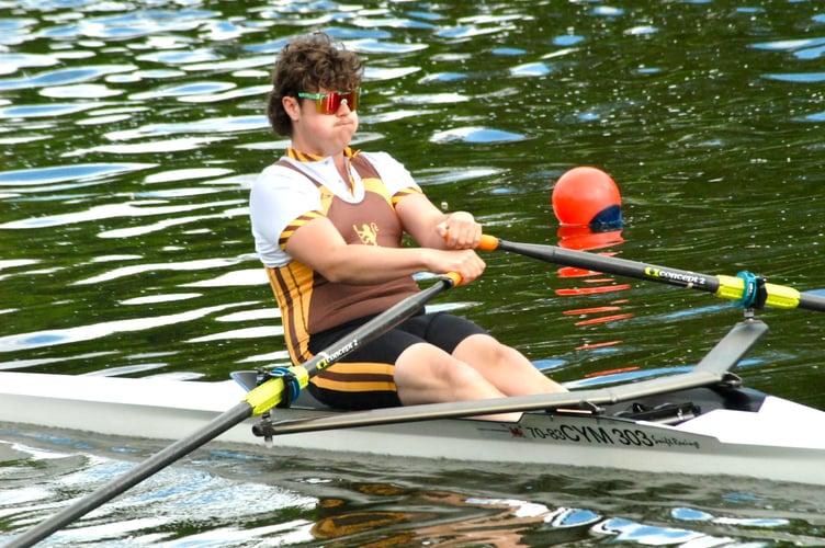 A Monmouth School sculler turns on the power