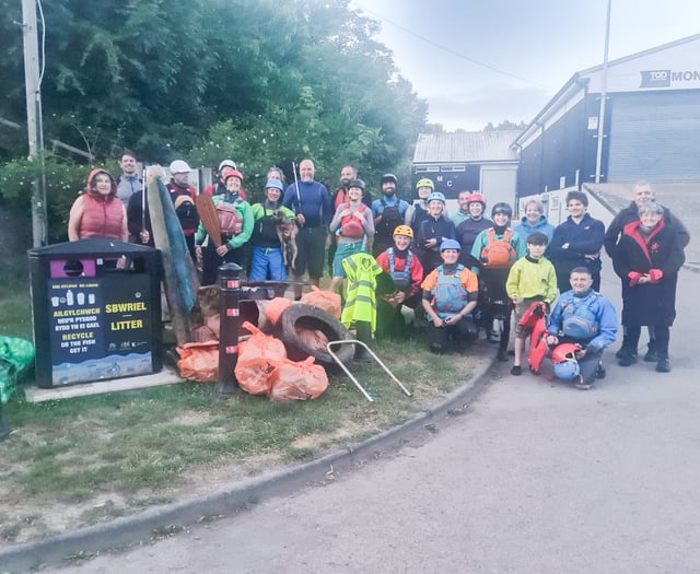 Wyedean Canoe Club's River Wye litter pick