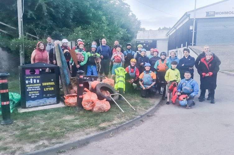 Litter pick across the Wye