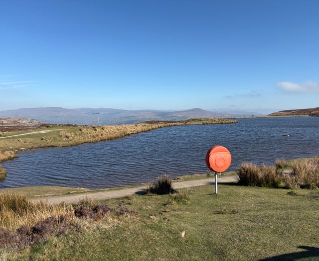 Public praised as 27-year-old man rescued from Keepers Pond